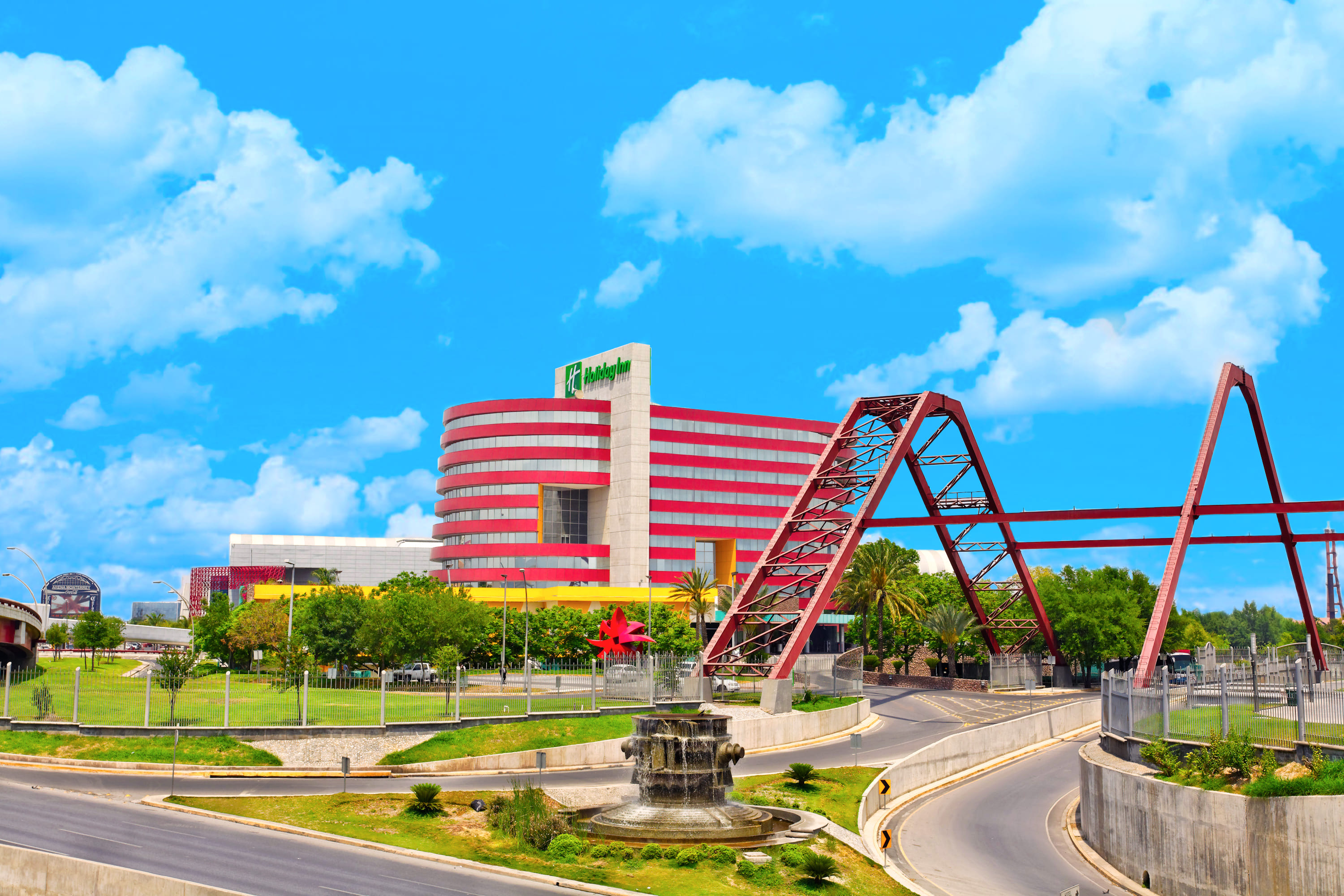 Holiday Inn Monterrey Parque Fundidora - Imagen 1